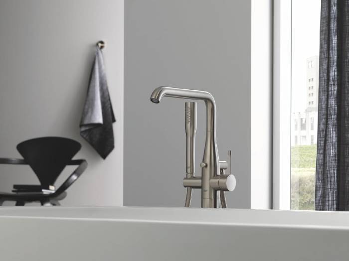 GROHE 23491EN1 Essence+ Смеситель для ванны, напольный монтаж. Фото